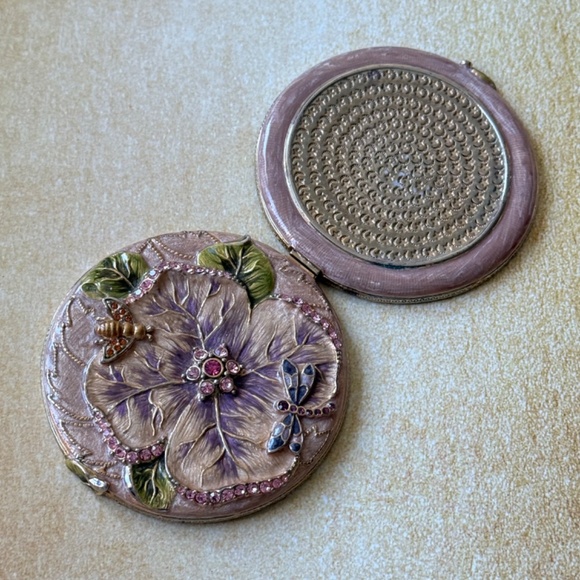 VINTAGE Compact Pastel Enamel Rhinestones Flower Bee Dragonfly Victorian - Picture 7 of 9